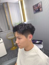-即型男士理发工作室