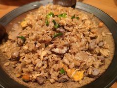 鹅肝牛肉海胆盖饭-鸟啸酒场 by MIG(长乐路店)