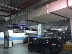 -丽丰购物中心·停车场