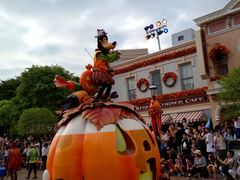 -小镇影院迪士尼小熊Duffy与他的朋友合影地