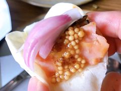 烟熏三文鱼配烤饺子皮和芥末籽酱-BOR Eatery(安福路店)