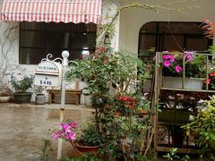 -彳亍咖啡·这里(水湾路店)