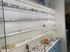 -一人多镜蔡司·依视路眼镜店(琉璃店)