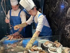 -雍容荟帝王蟹活龙虾展台自助(IFS黑金店)