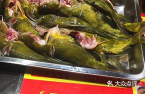 Firewood Chicken Stewed with Yellow Catfish