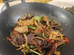 -刘姐啤酒鱼民族演艺餐厅(西街总店)