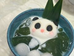 奶盖椰汁熊猫冰粉-孔雀云贵川·融合菜(长宁来福士店)