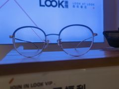 -LOOK眼镜·蔡司依视路配镜(宝山万达店)