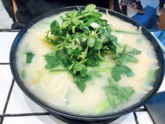 豚骨上汤小锅米线-肥汁米蘭香港米线(长宁来福士店)