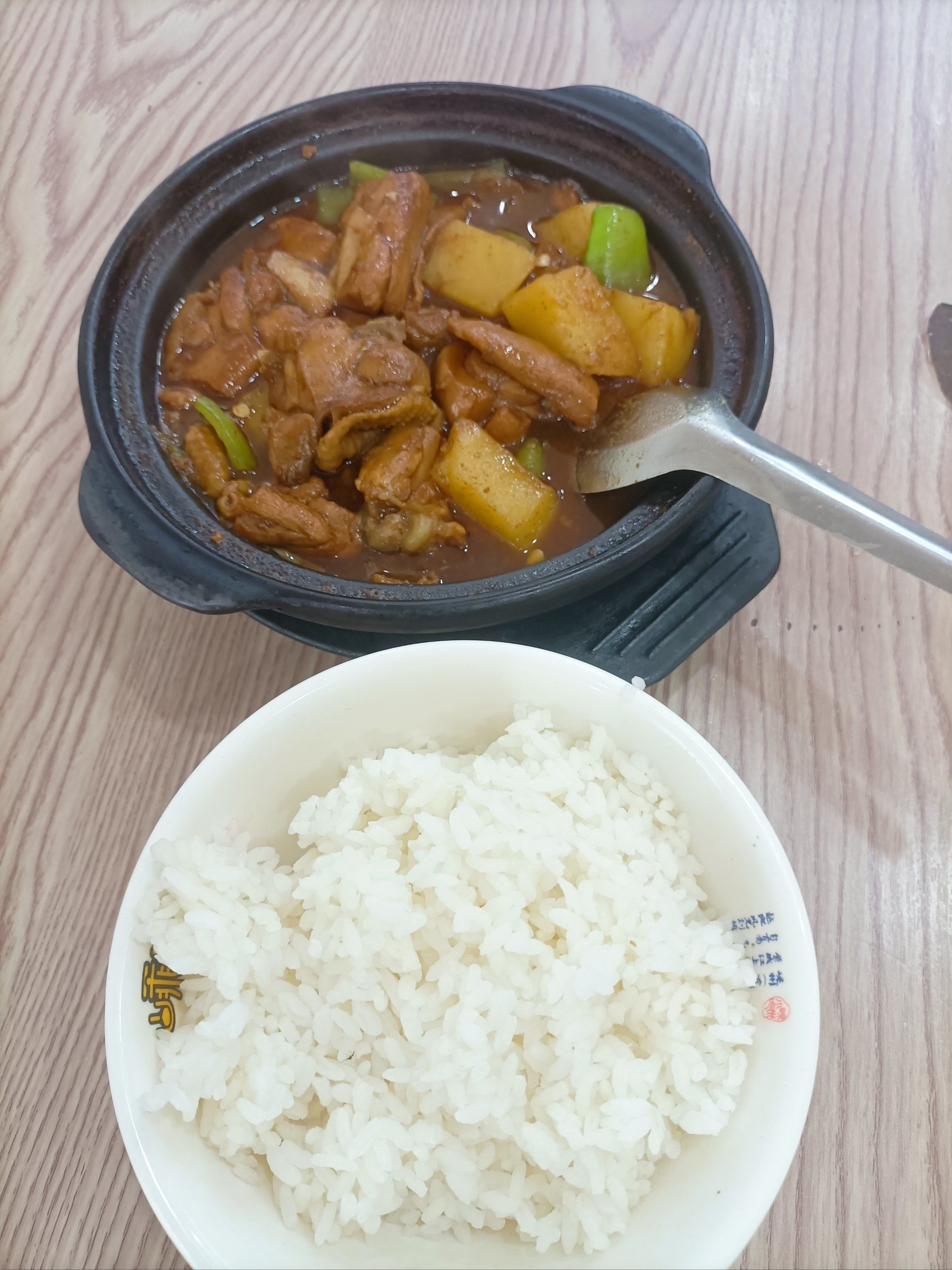 黄焖鸡米饭