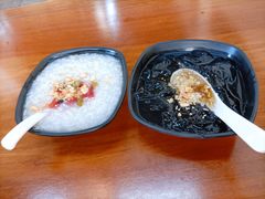 -鸿浩扒猪脚米线