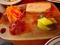 No1&nbsp;自家鹅肝酱配酸菜和冈冈法棍-羽深肉铺 Steak & Wine