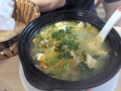 -闫家驴肉老店(华电一校店)