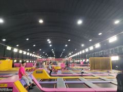 -嘿哟动霸CHUA·新潮玩运动娱乐中心·蹦床滑冰团建乐园