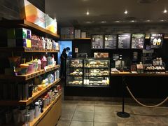 面包甜点陈列柜-星巴克(广州动漫星城东区店)