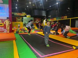 -蹦蹦跳跳(新奥购物中心店)