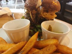 烤菠萝牛肉汉堡-HELLO 27 意面·沙拉·帕尼尼