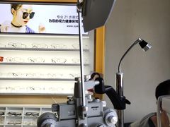 -视野联行眼镜·蔡司授权店(长白万象汇店)
