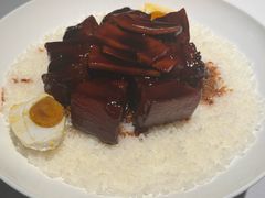 咸蛋目鱼红烧肉-屋里厢上海菜馆