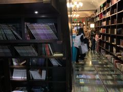 -钟书阁(松江泰晤士小镇店)