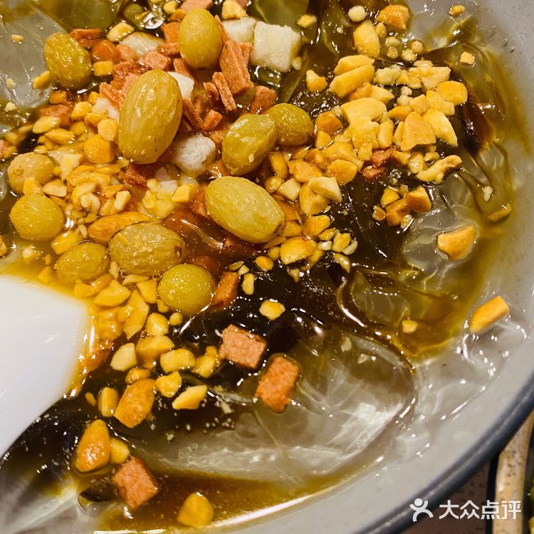 早点去，不然会错过主打肥肠与美蛙的招牌美味冷锅鱼