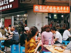 等位区-雲记卢妈冷锅串串(中道街总店)