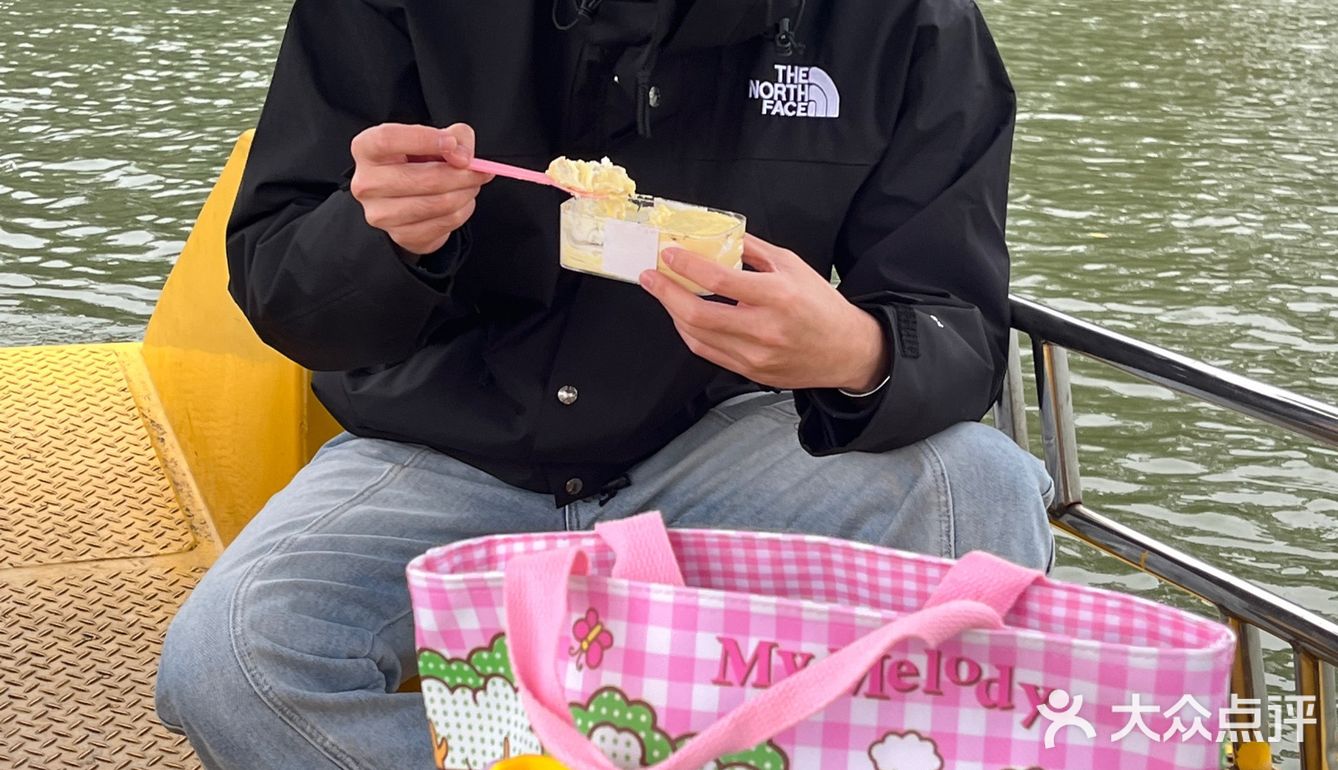 好羡慕大学城的宝们[流泪]可以吃到送上门的甜品