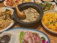 -老滇山寨•云南特色菜•地方菜•民族风情歌舞表演(金碧店)