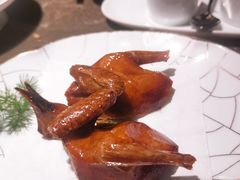 脆皮妙龄乳鸽-新荣记(BFC外滩金融中心店)