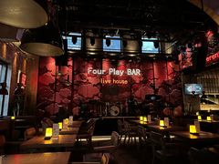 -FOUR PLAY BAR