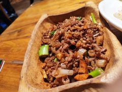 芹菜炒牛肉沫-老滇山寨•云南特色菜•地方菜•民族风情歌舞表演(金碧店)