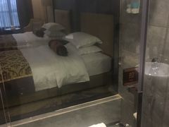 -红方格精致酒店(泸州金融中心万象汇店)