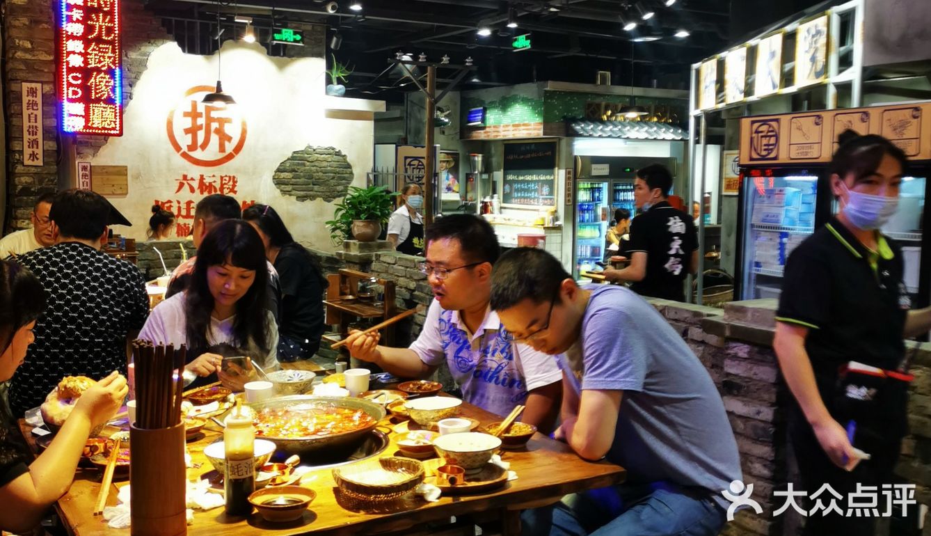 朋友4点过就来排队，排了3-4个多小时，8点过才吃成