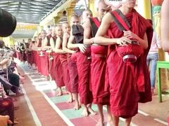 -ခြောက်ထပ်ကြီးရွှေသာလျောင်းဘုရားကြီး