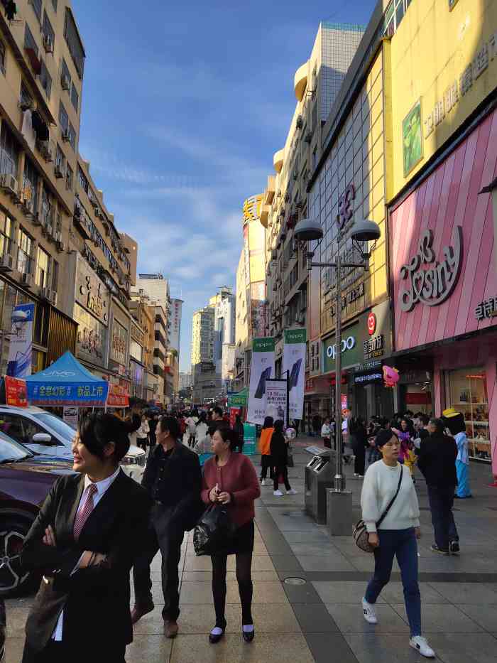 出差在上饶,同事有次定的酒店就在这步行街-大众点评