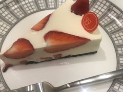 草莓酸奶乳酪蛋糕-双风车咖啡馆 Twin Windmills(六道口店)