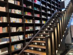 -钟书阁(松江泰晤士小镇店)