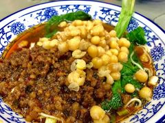 -渝之汇牛肉豌杂面