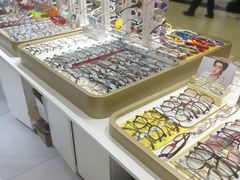 -美式眼镜·授权蔡司.依视路.尼康.豪雅.明月(人民广场店)