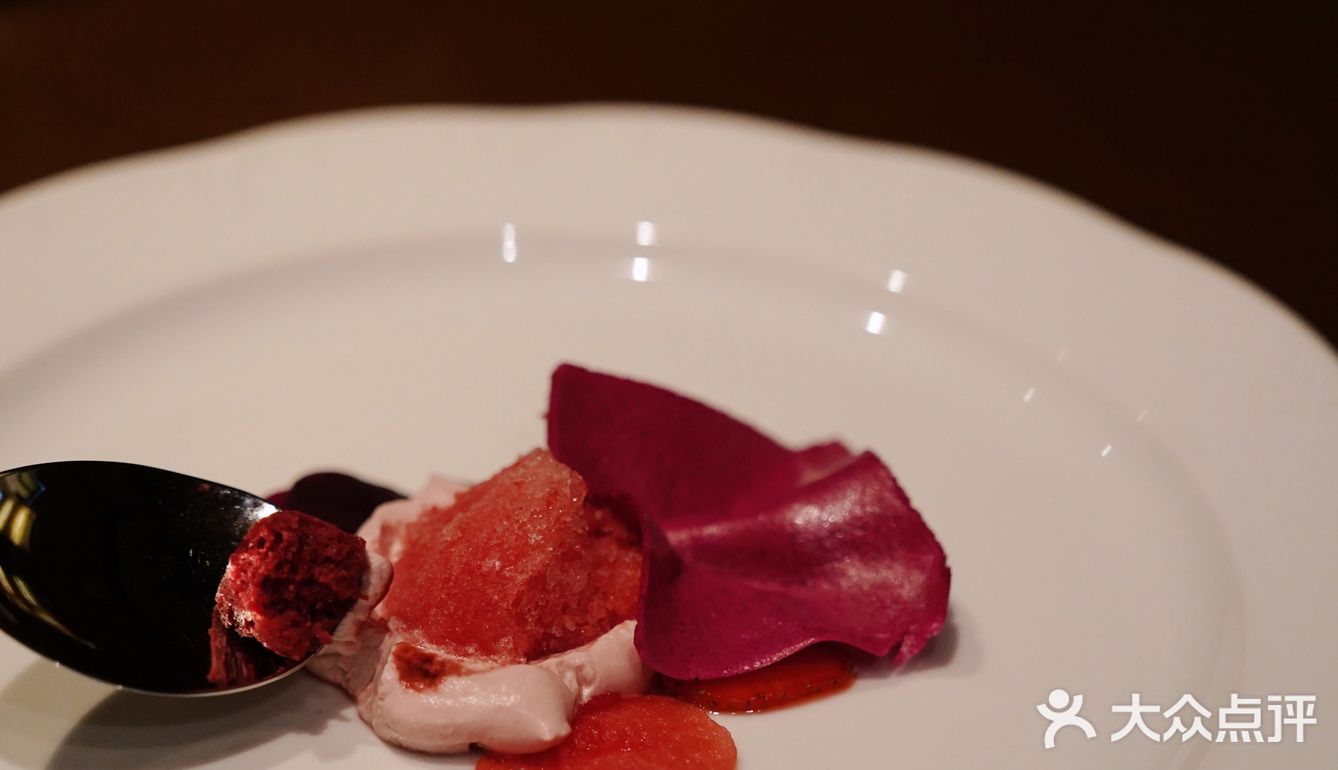 搭配煎蛋造型的迷迭香和芒果酱 萌！