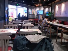 大堂-渝是乎酸菜鱼·川渝小炒(新世界百货望京店)