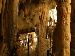 -波斯托伊纳溶洞