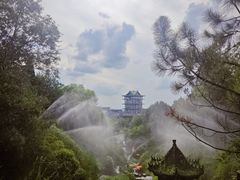 -雪山彩虹谷景区