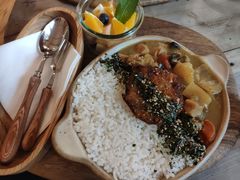 咖喱鸡饭配可乐饼-懒鱼时光馆(沙坪坝店)