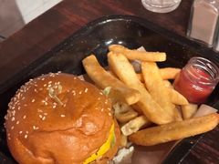 Grounds&nbsp;beef&nbsp;burger&nbsp;-The Grounds of Alexandria
