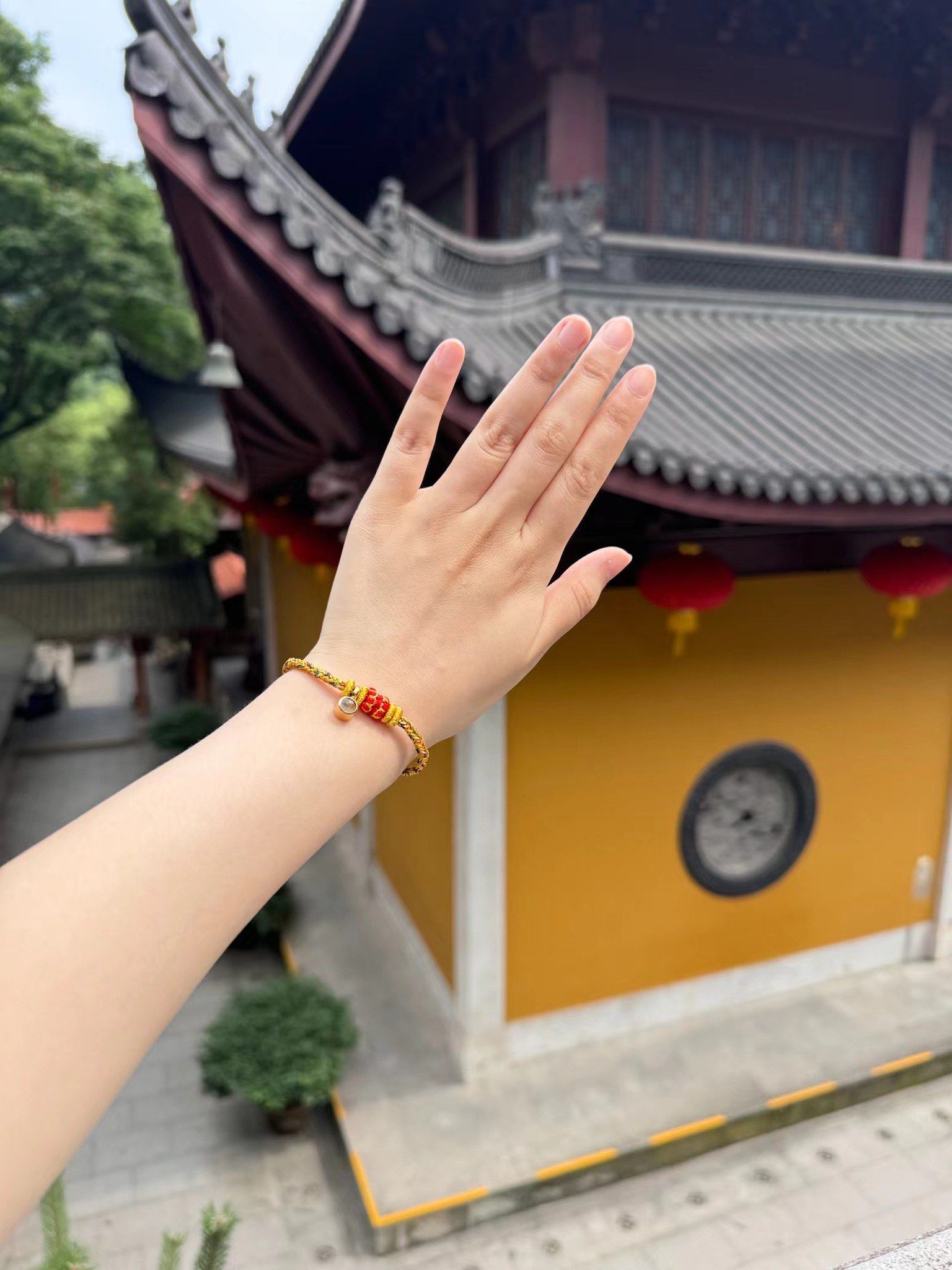 今天去了法喜寺,特意求了个心经手绳