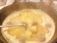 浓厚原只鸡煲花胶汤-鲜入围煮花胶鸡海鲜火锅