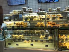 面包甜点陈列柜-白玉兰食品甜凤店(合生汇店)