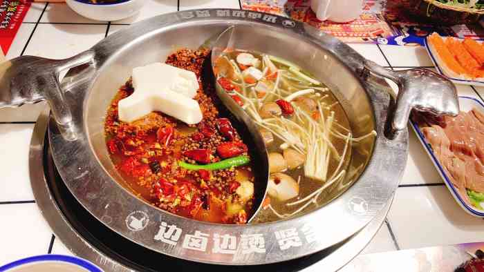 贤合庄卤味火锅(北京路店)-"[爱心]锅底:辣锅出乎意料的辣,建议大.