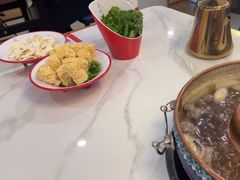 -毛辣果·贵州红酸汤牛肉火锅(西单店)
